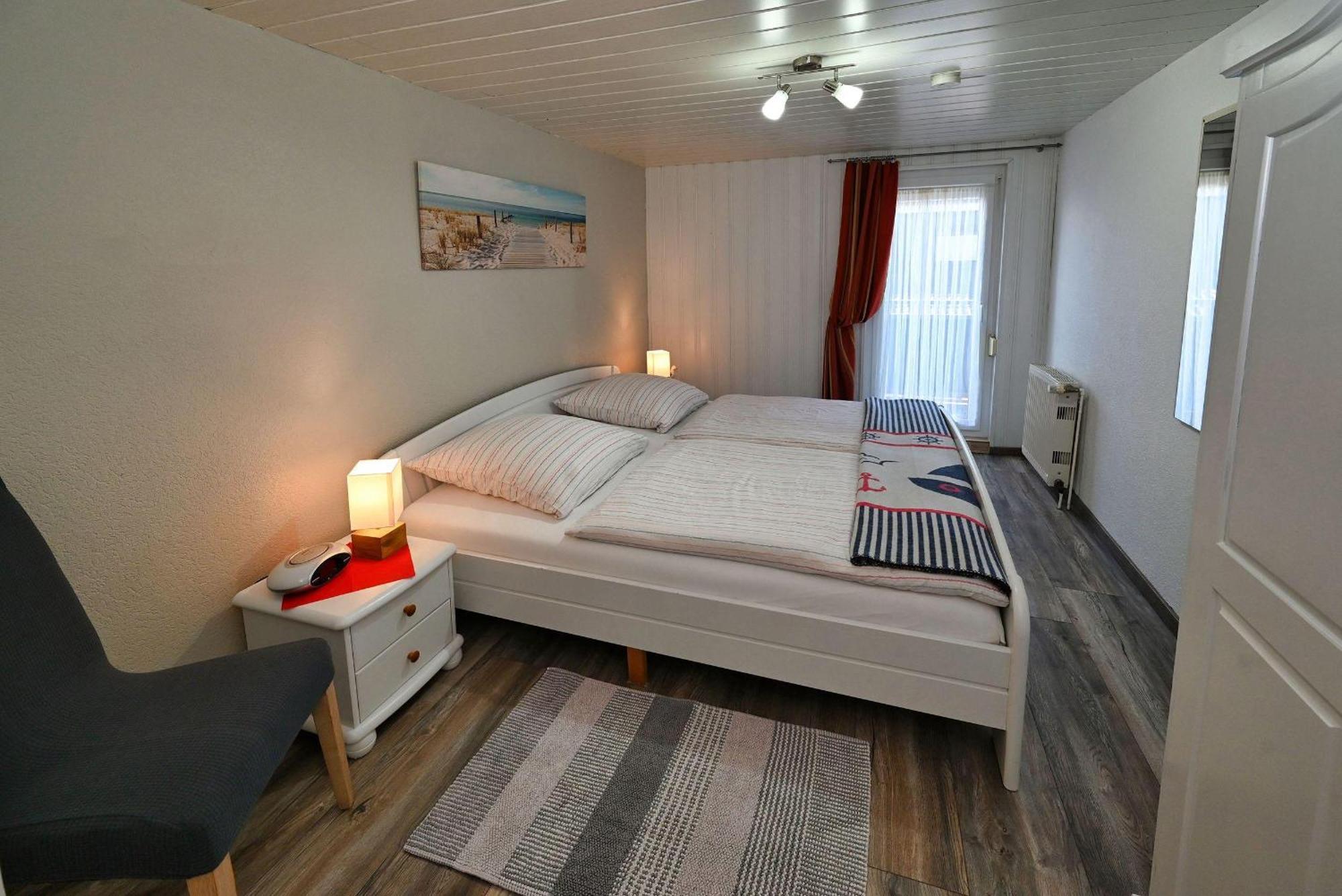 Haus-Karin-Ferienwohnung-2 Büsum Esterno foto